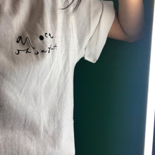 將圖片載入圖庫檢視器 以月為念/低頭思故香 tee
