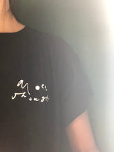 將圖片載入圖庫檢視器 以月為念/低頭思故香 tee
